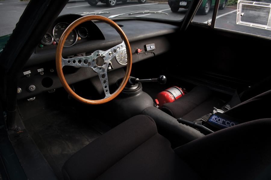 Интерьер Alfa Romeo Giulia TZ (105) 1963 года  (фото 8 из 58)